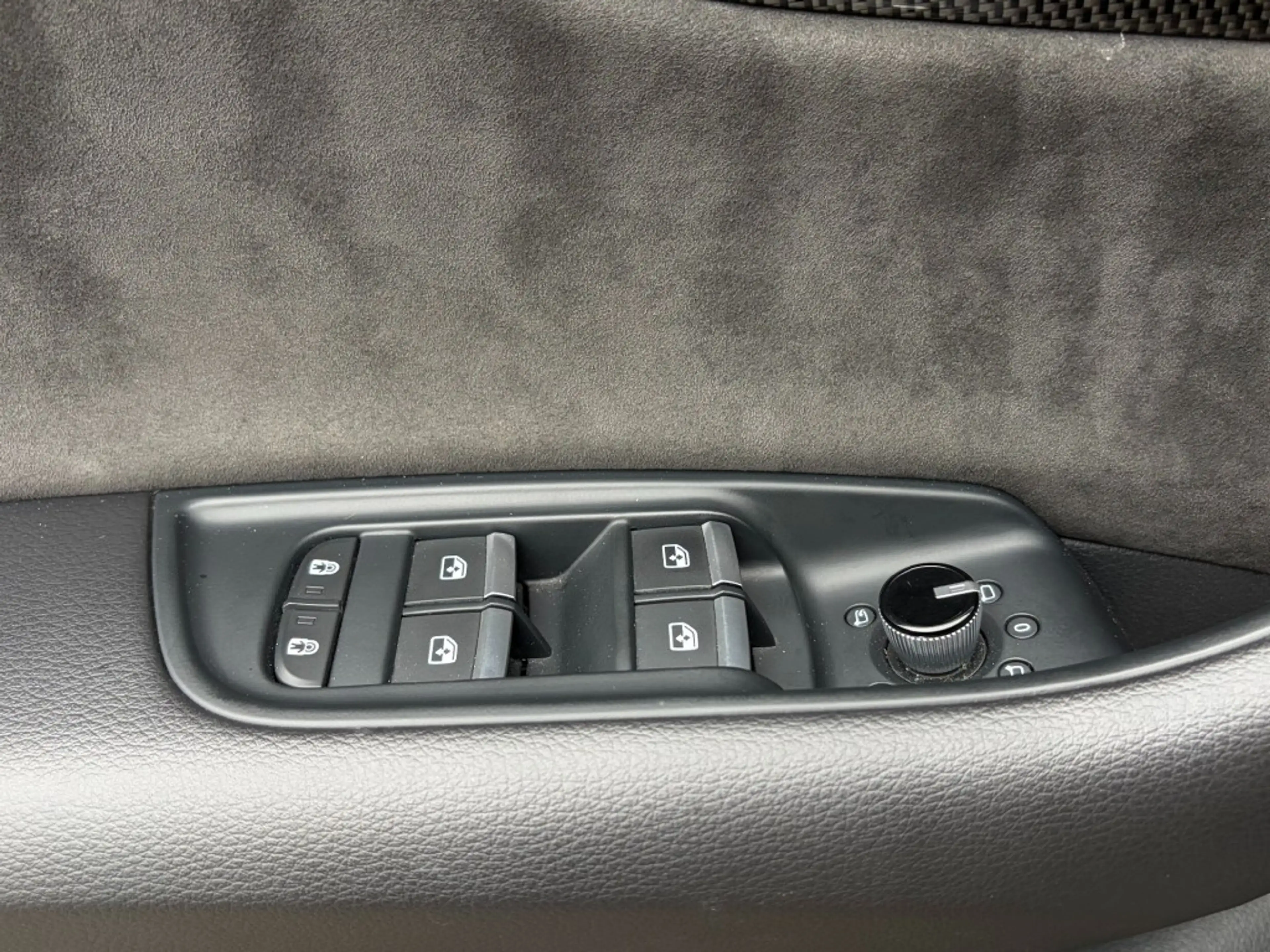 Audi SQ8 4.0 TFSI Q. S-ZETELS - PANO - 23 INCH - TREKH. — photo 28