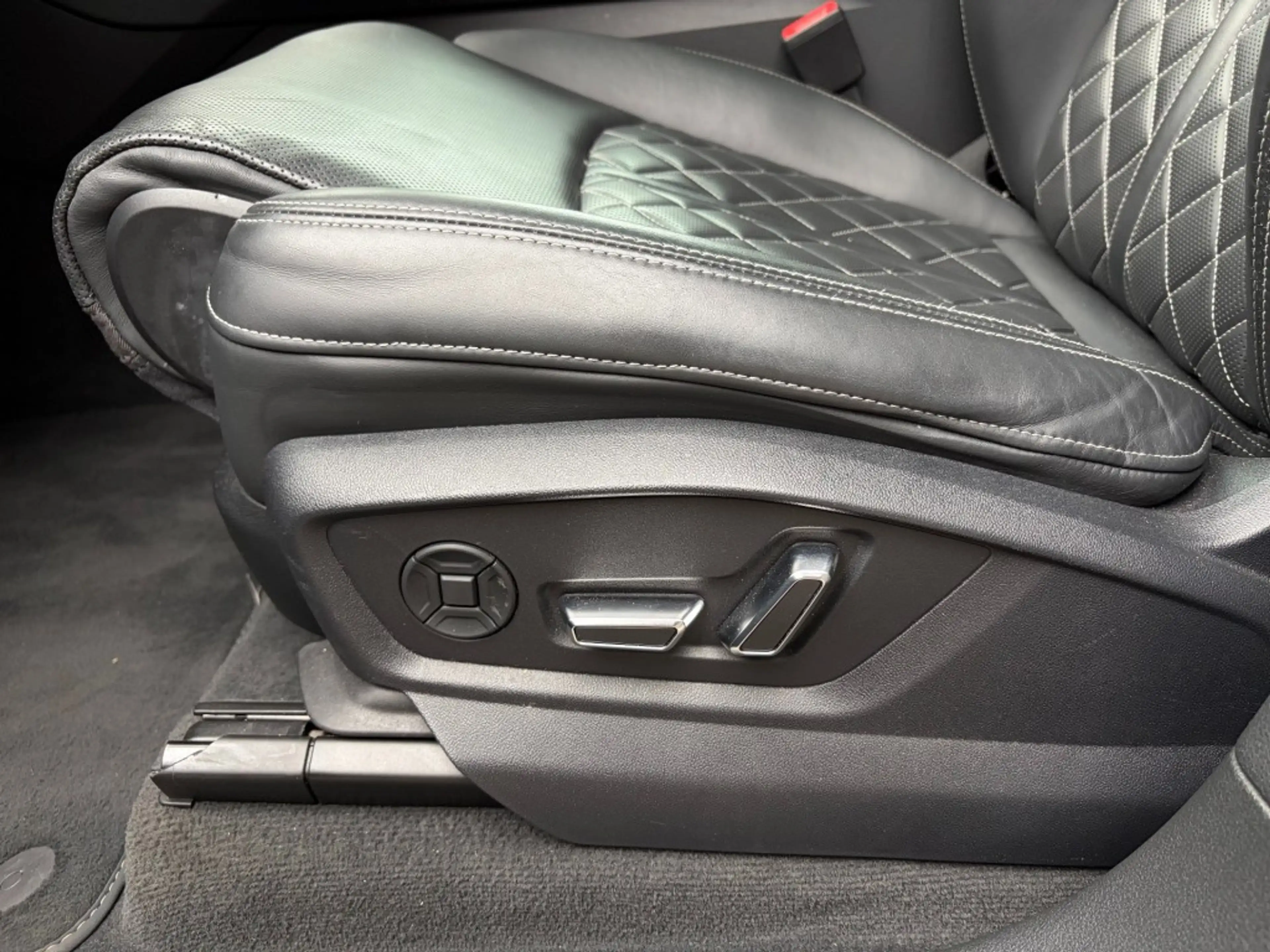 Audi SQ8 4.0 TFSI Q. S-ZETELS - PANO - 23 INCH - TREKH. — photo 17