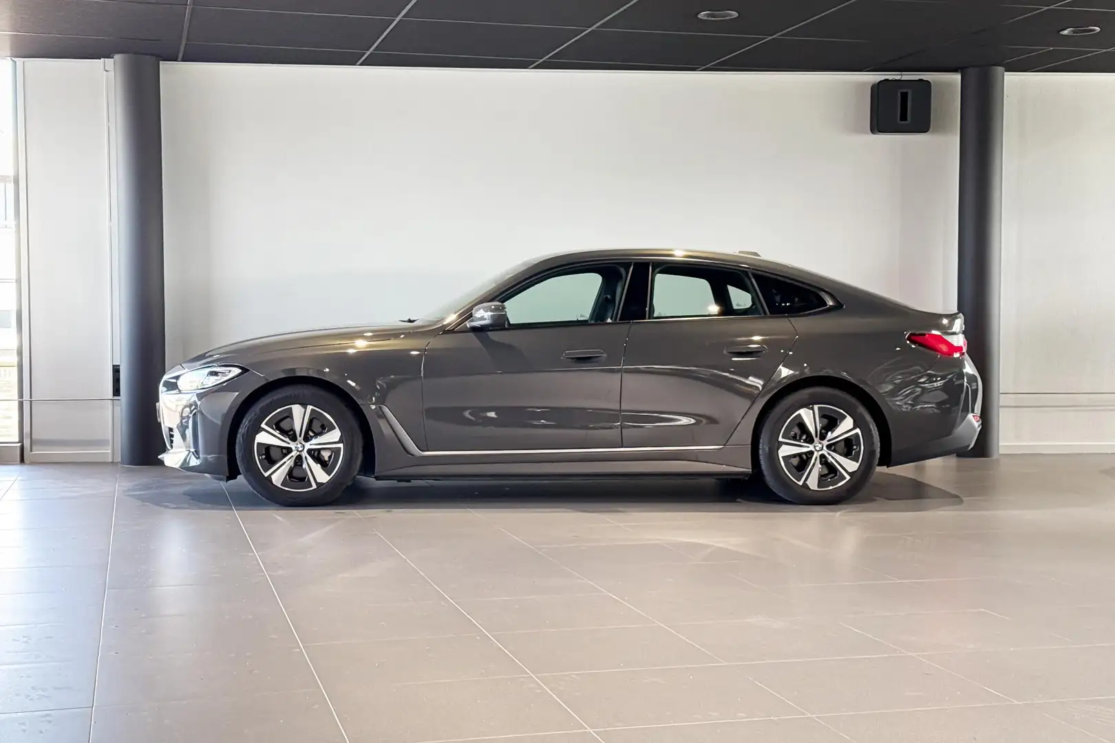 BMW i4 eDrive40 High Executive 84 kWh | Stoelverwarming | Grijs - 2