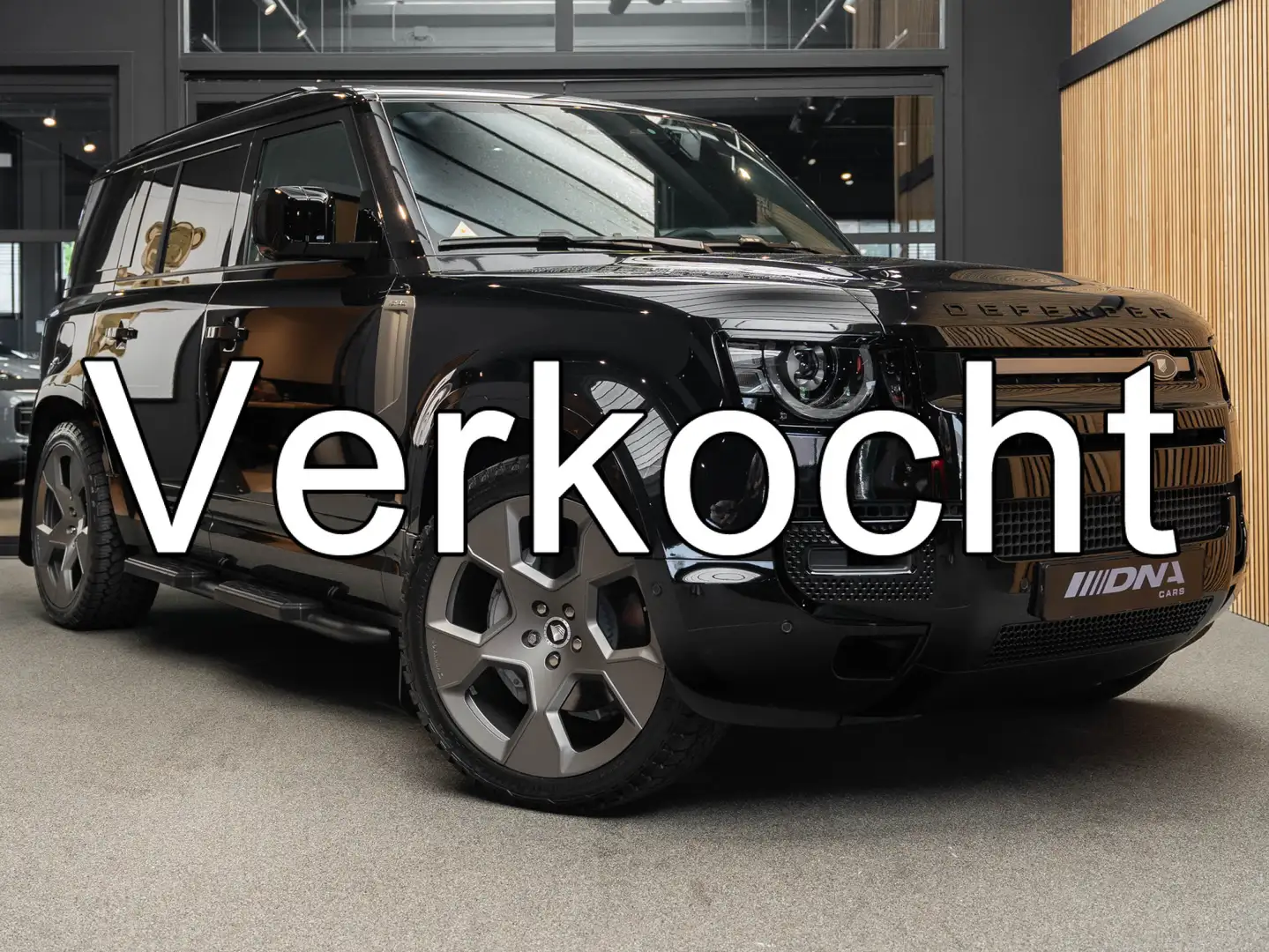 Land Rover Defender 110 X-Dynamic Heritage P300e URBAN Side-Steps Zwart - 1