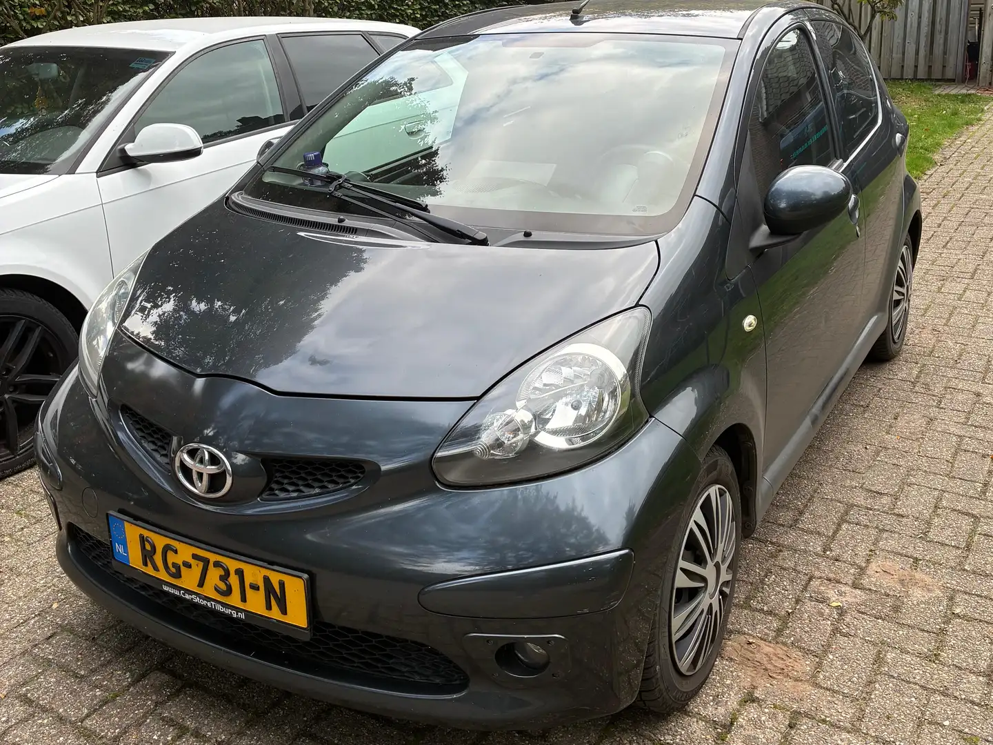 Toyota Aygo Aygo 1.0-12V Grijs - 1