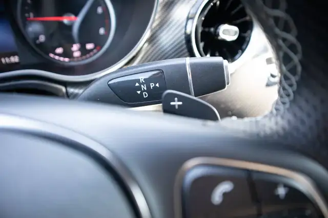 Mercedes-Benz V-Class view 18