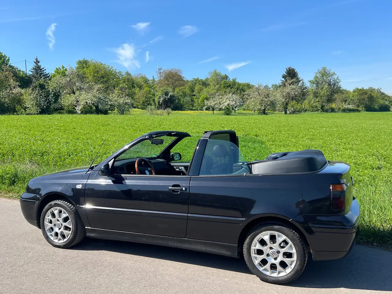 Volkswagen Golf Cabriolet KM-Stand Original !!!, foto 1