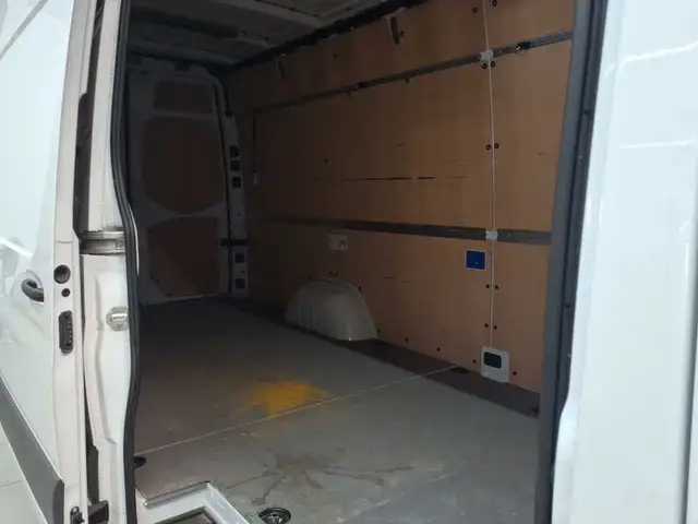 Mercedes-Benz Sprinter view 9