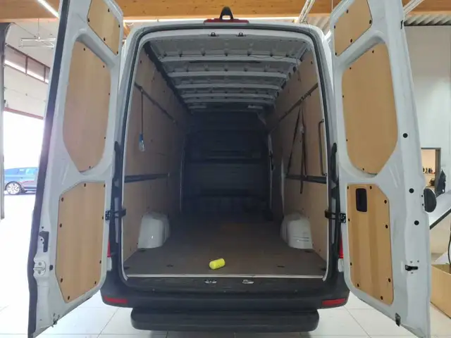 Mercedes-Benz Sprinter view 10