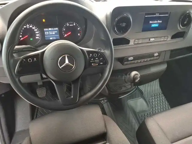 Mercedes-Benz Sprinter view 12