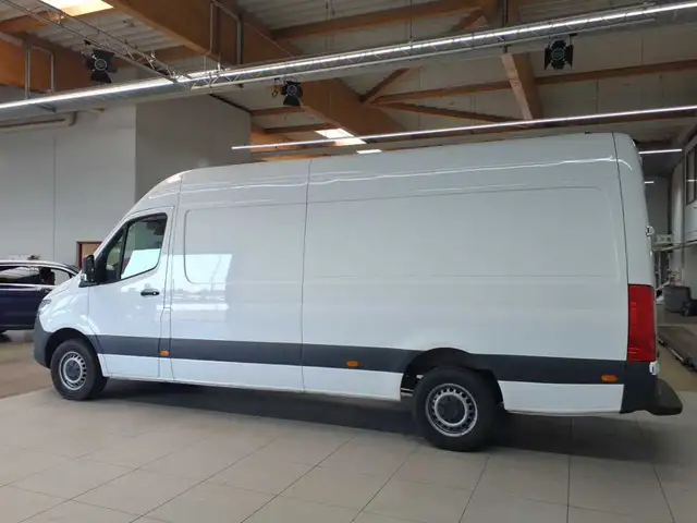 Mercedes-Benz Sprinter view 6