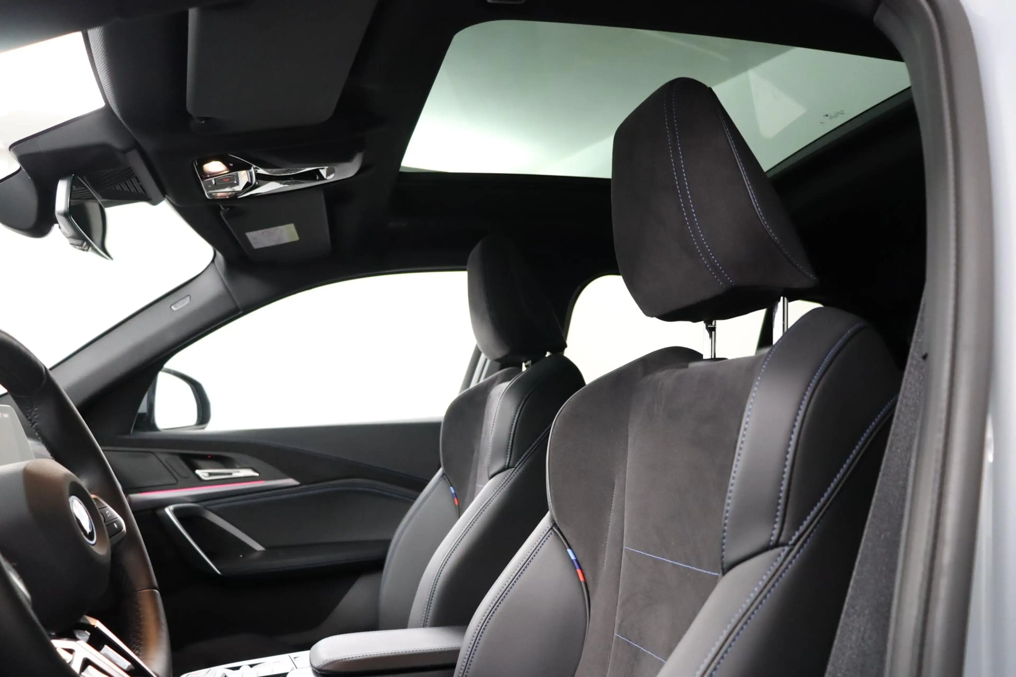 BMW iX2 xDrive30 67 kWh M Sport Edition | Panoramadak | St — photo 14