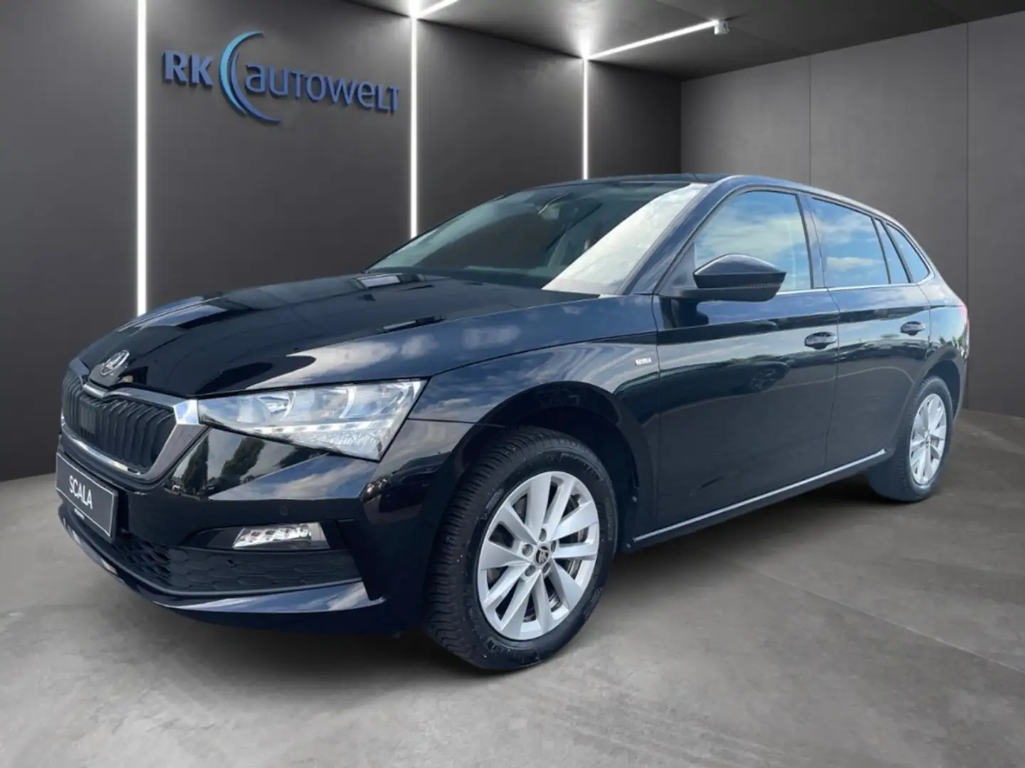 Skoda Scala Tour 1.0 TSI DSG Navi,Klima,SHZ,PDC,LED Schwarz - 1