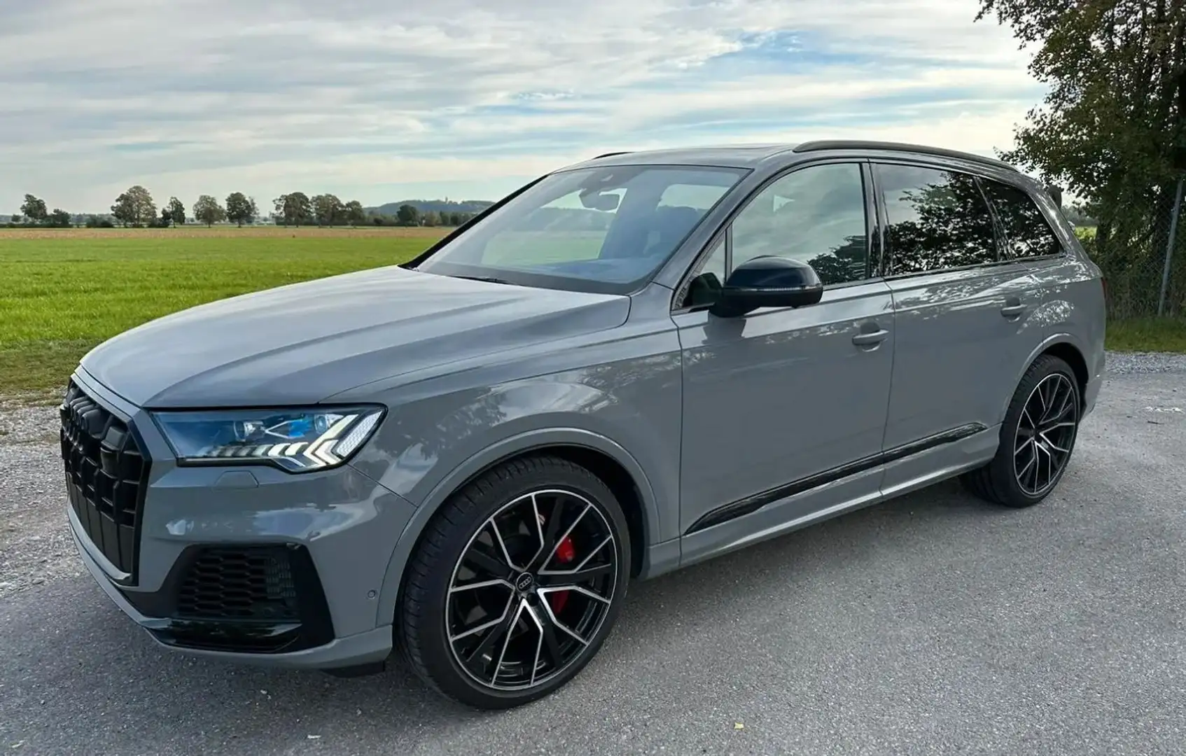 Audi SQ7 4.0 TFSI Competition Plus Grau - 1
