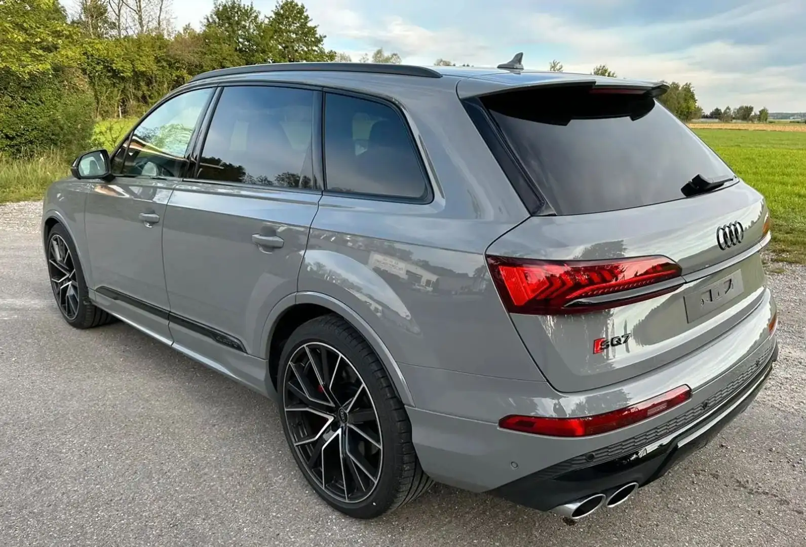 Audi SQ7 4.0 TFSI Competition Plus Grau - 2