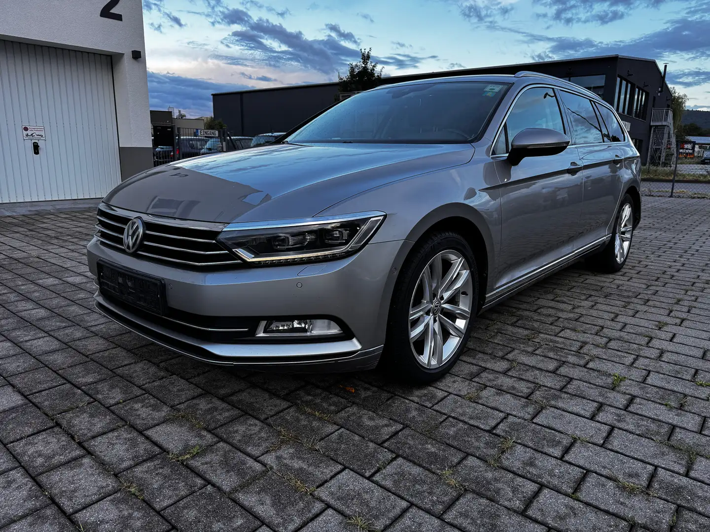 Volkswagen Passat Variant Highline BMT/Start-Stopp Bronze - 1
