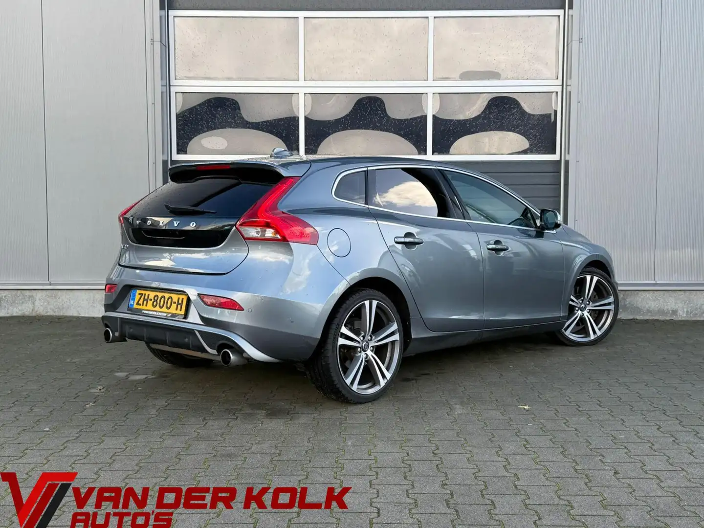 Volvo V40 2.0 T5 R-Design 245PK Automaat Panorama Xenon Lede Grijs - 2