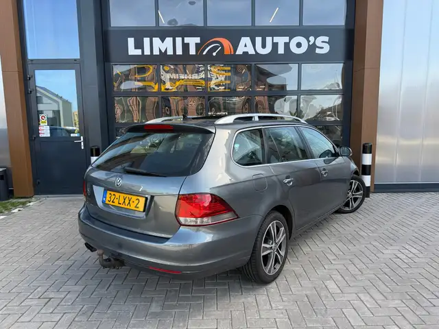 Volkswagen Golf view 2