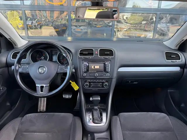 Volkswagen Golf view 3