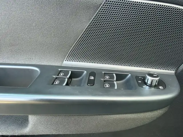 Volkswagen Golf view 20