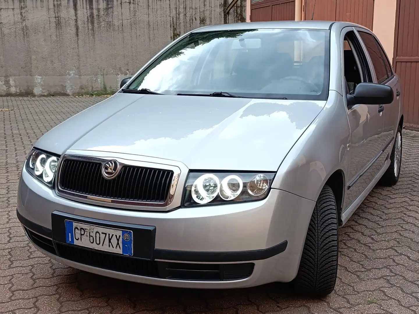 Skoda Fabia Fabia 5p 1.4 16v Comfort 75cv Argintiu - 1