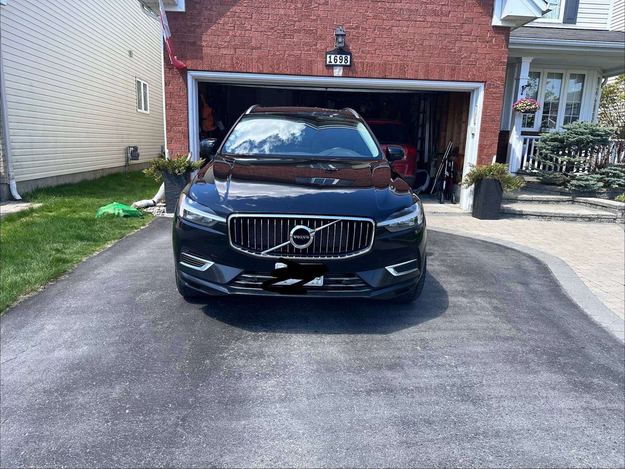 2021 Volvo XC60 Inscription Expression alt 2