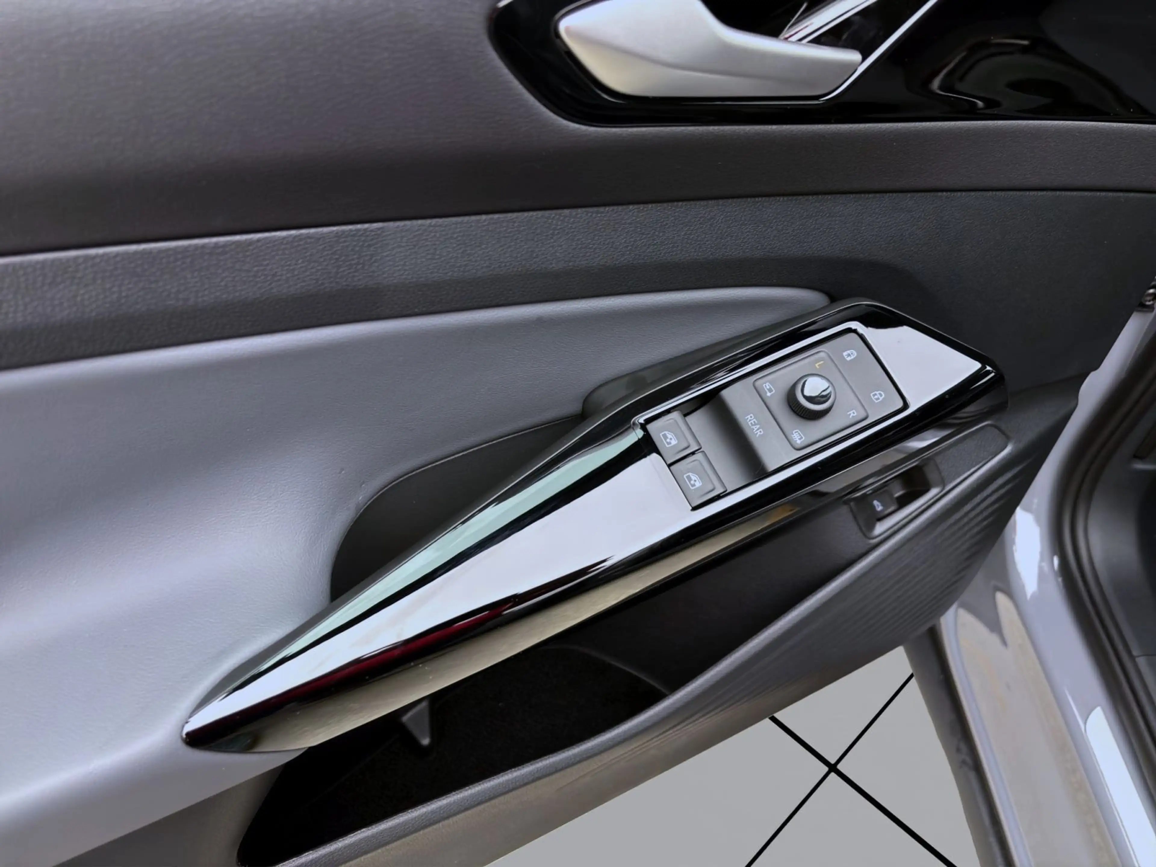Volkswagen ID.4 PURE ENERGY AHK NAVI KAMERA SITZHZG — photo 11