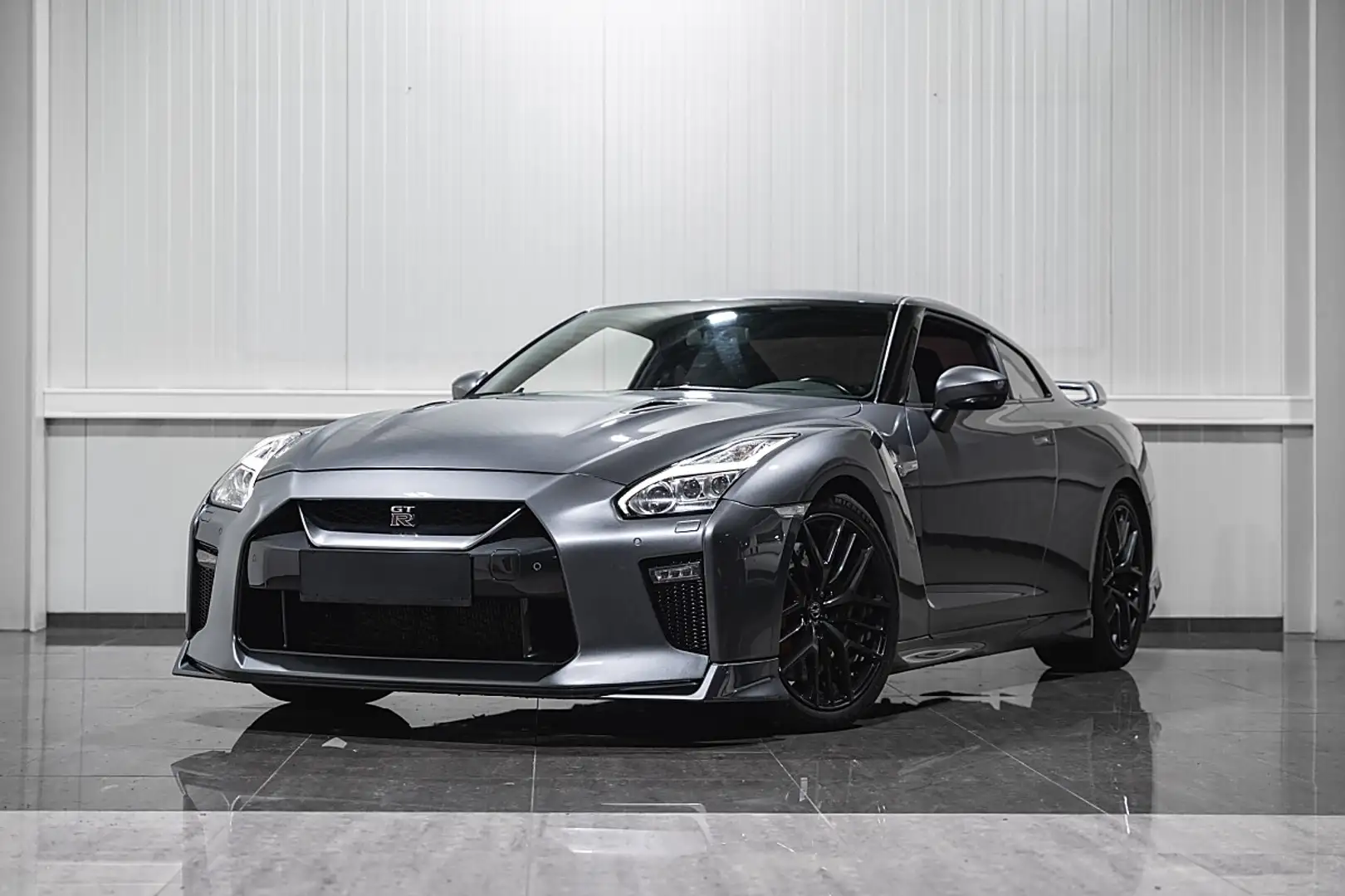 Nissan GT-R Black Edition Grau - 2