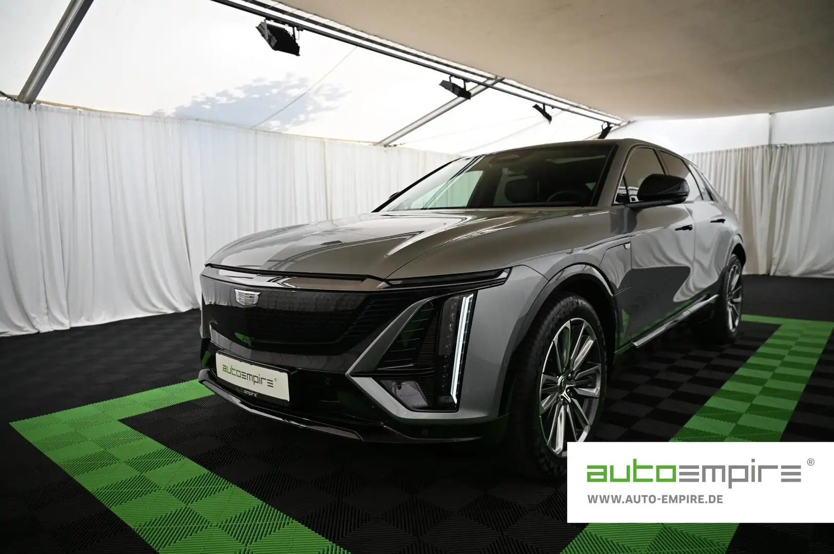 Cadillac Lyriq Sport AWD 4x4 528 PS NEW PRICE 85.000 EUR Silber - 1