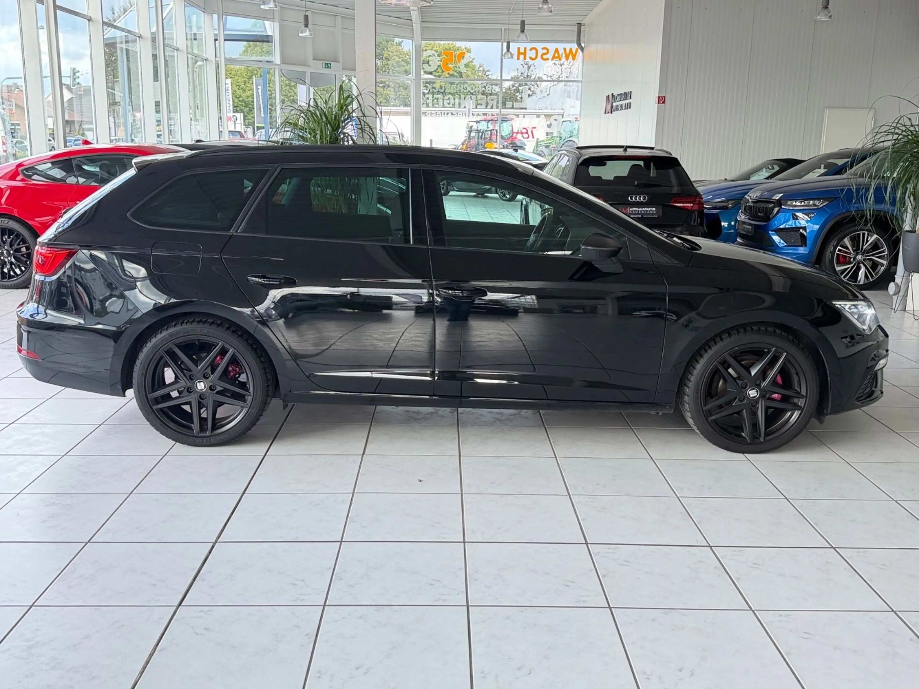 SEAT Leon ST FR Black Edition Pano*Navi*CarP*LED*DCC — photo 5