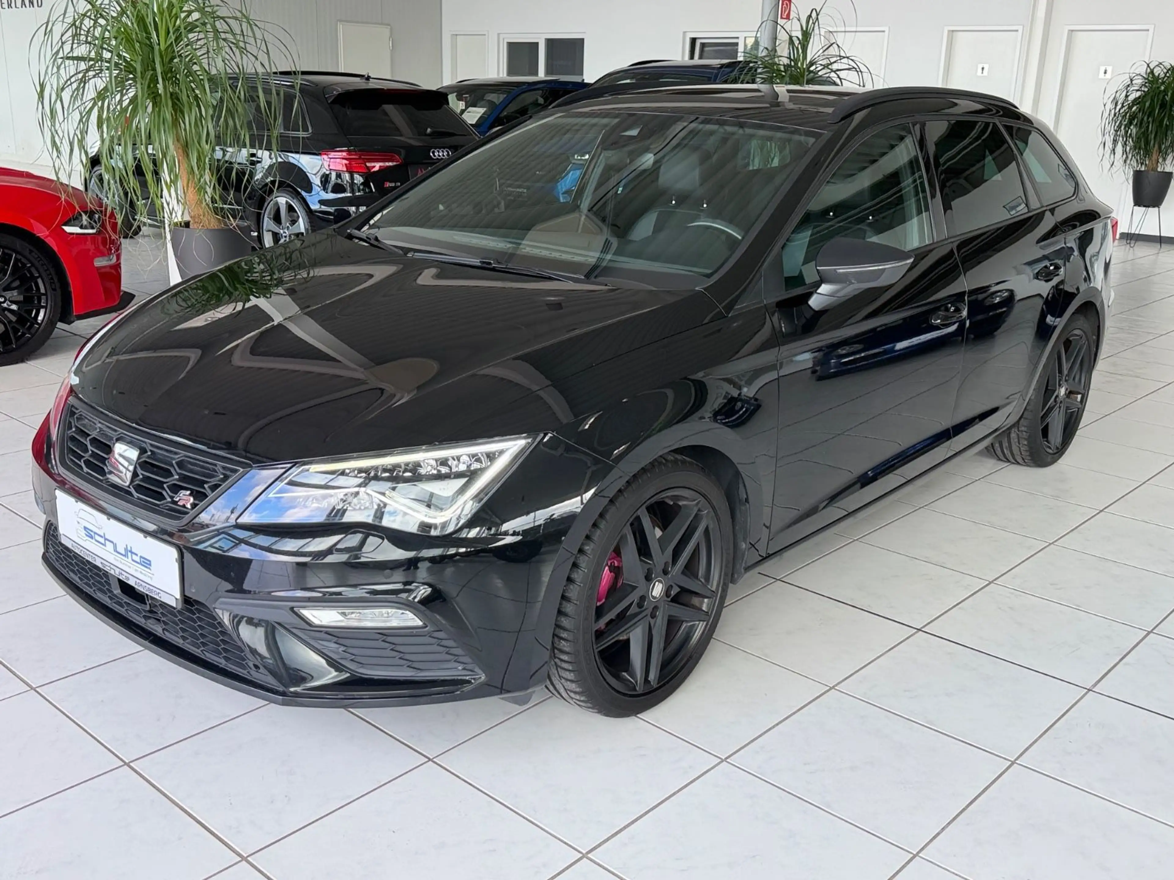 SEAT Leon ST FR Black Edition Pano*Navi*CarP*LED*DCC