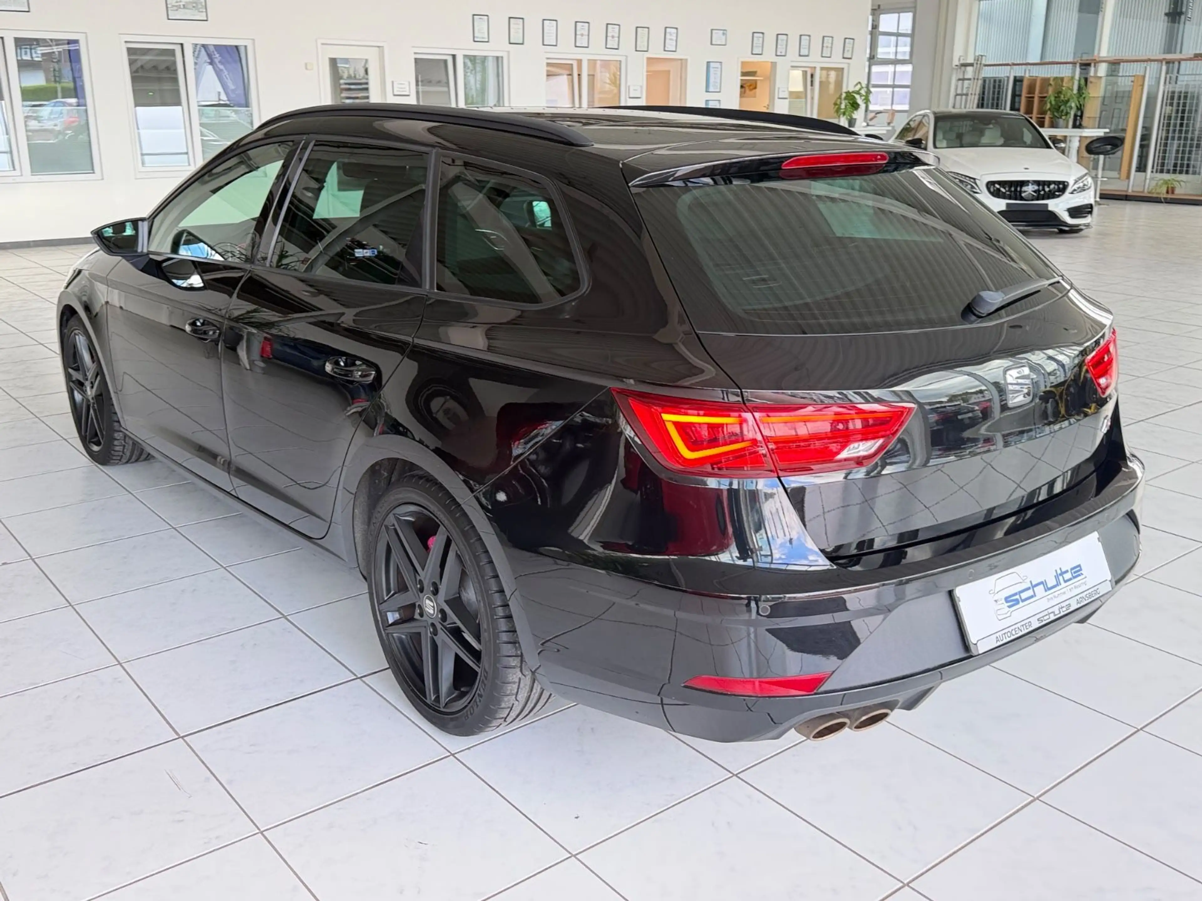 SEAT Leon ST FR Black Edition Pano*Navi*CarP*LED*DCC — photo 4