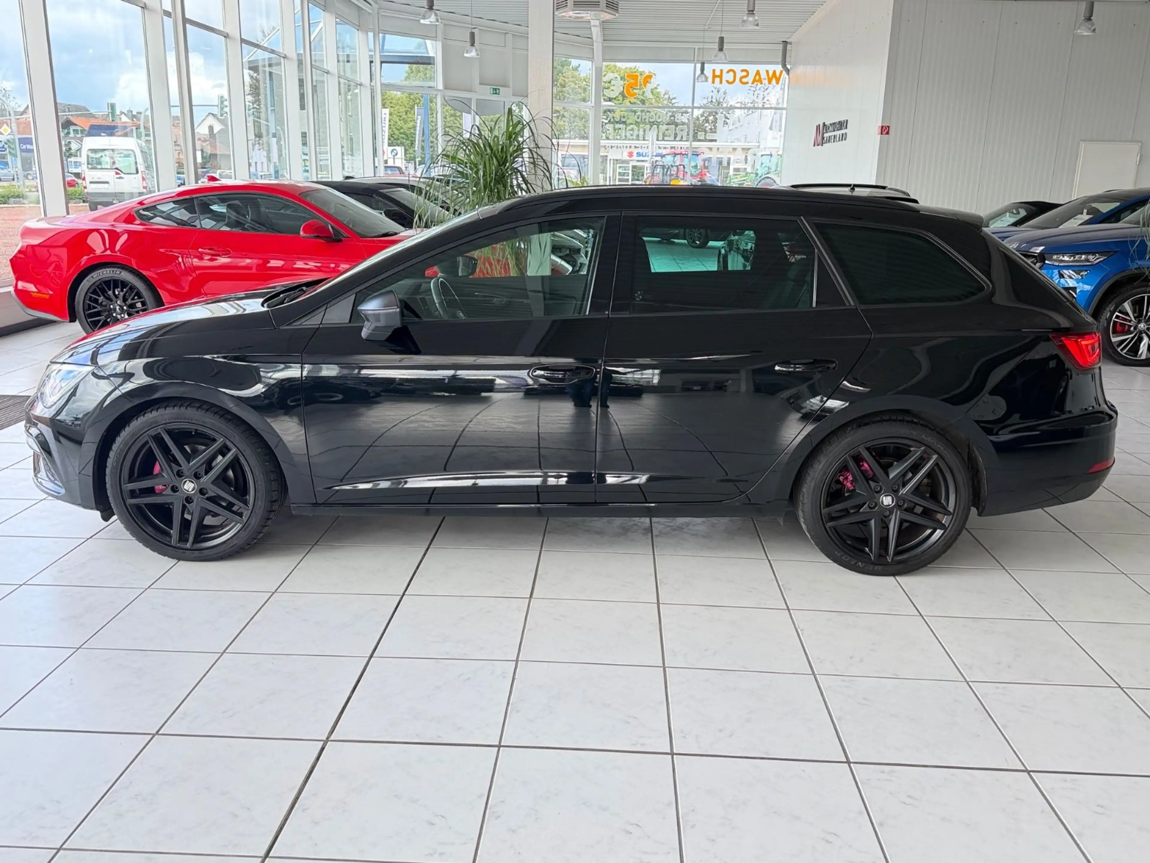 SEAT Leon ST FR Black Edition Pano*Navi*CarP*LED*DCC — photo 8