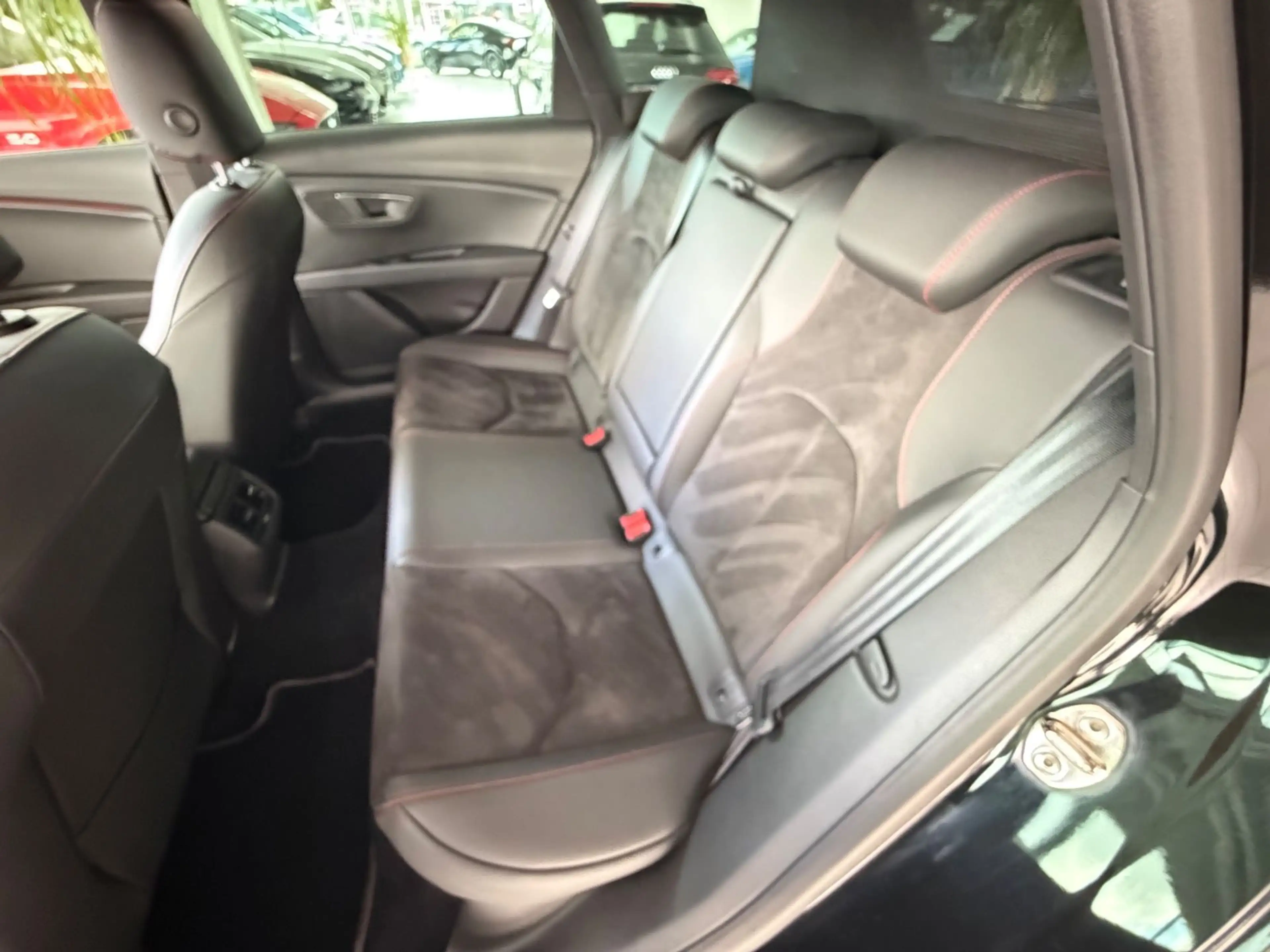 SEAT Leon ST FR Black Edition Pano*Navi*CarP*LED*DCC — photo 14