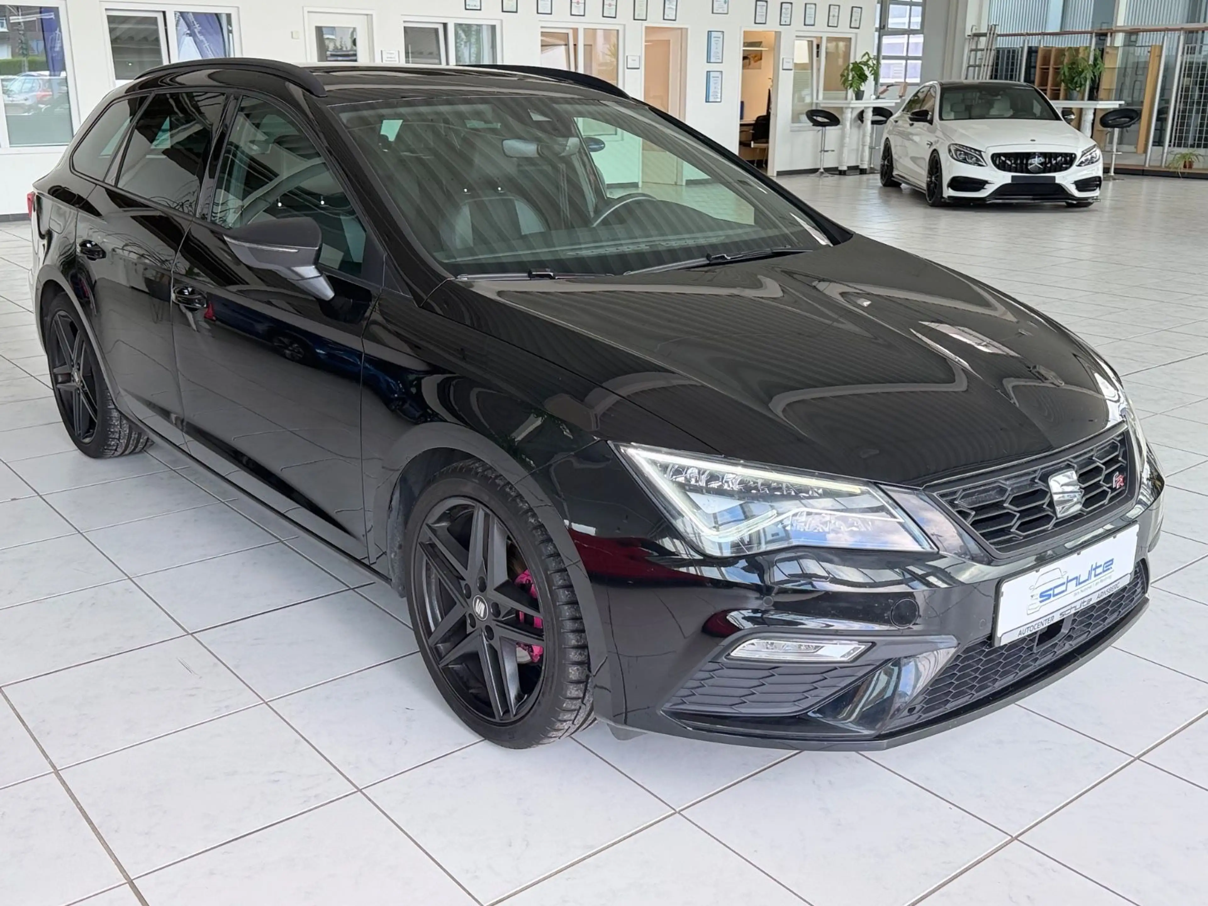 SEAT Leon ST FR Black Edition Pano*Navi*CarP*LED*DCC — photo 2