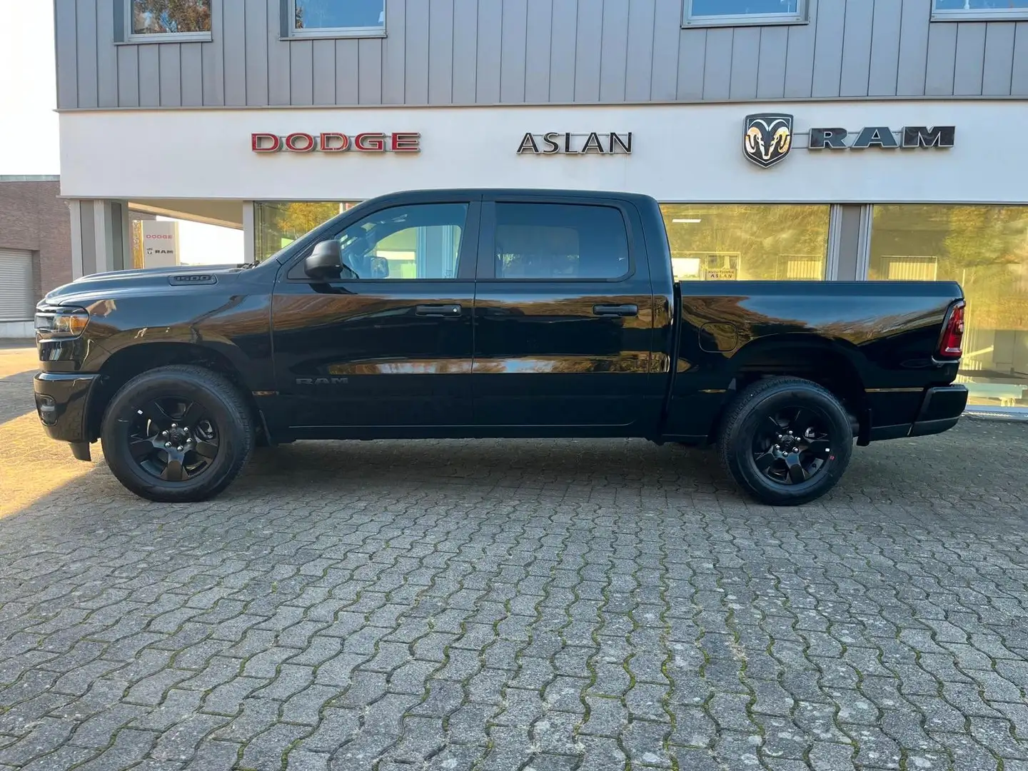 Dodge RAM NEW RAM1500  Tradesman Night LPG Carplay AHK Nero - 2