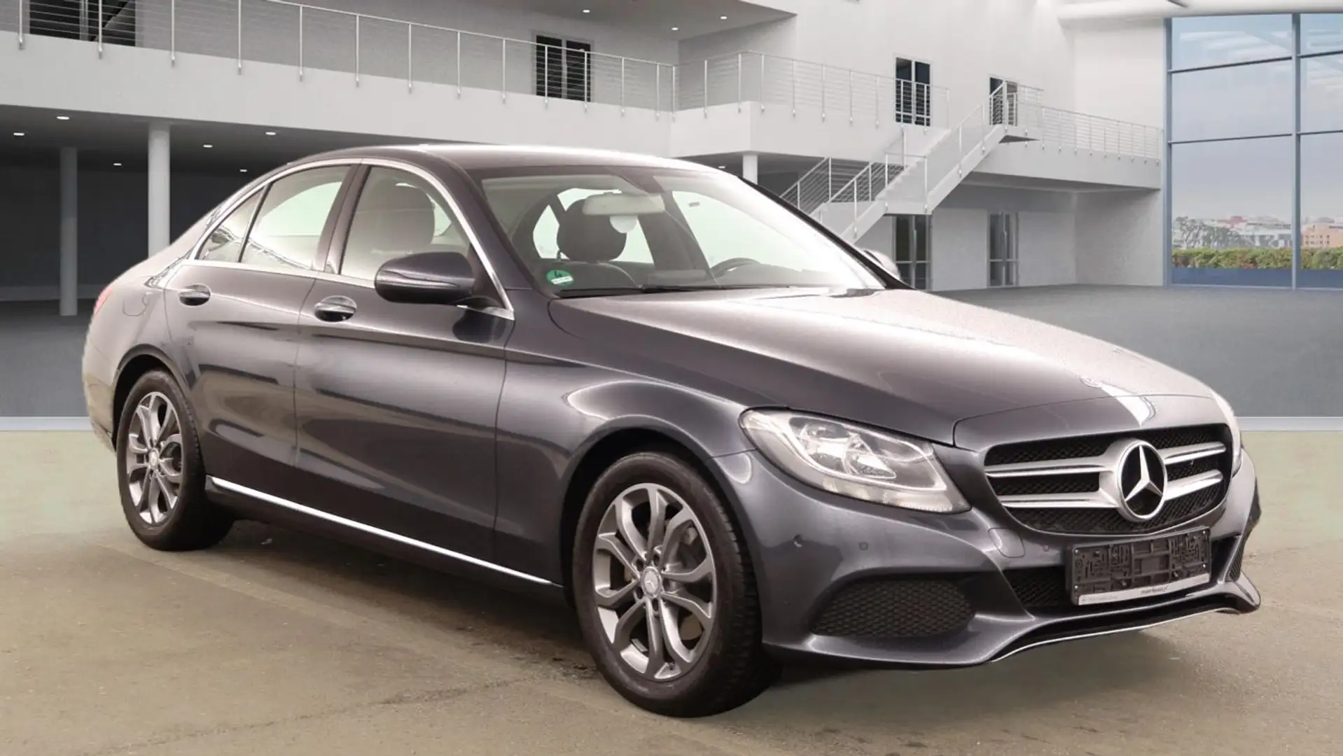 Mercedes-Benz C 180 Avantgarde KlimaA LM PDC ParkAss SHZ Grau - 2