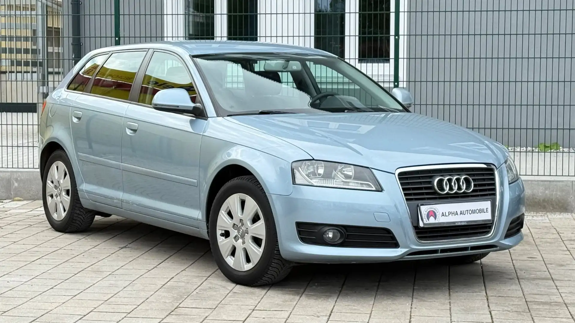Audi A3 Sportback 1.6 Attraction/KLIMA Blau - 2