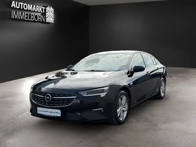 Opel Insignia view 3