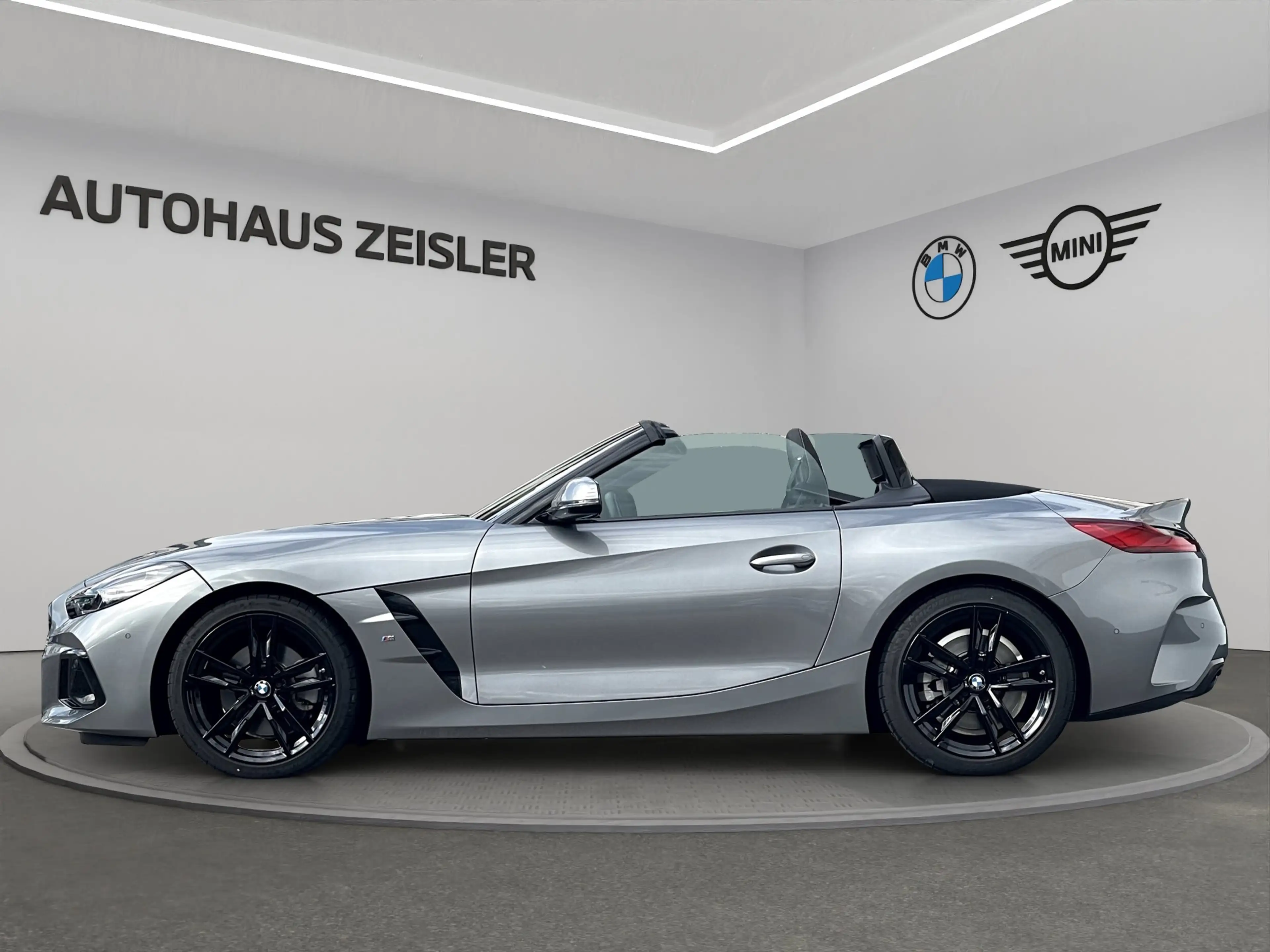 BMW Z4 sDrive30i — photo 4