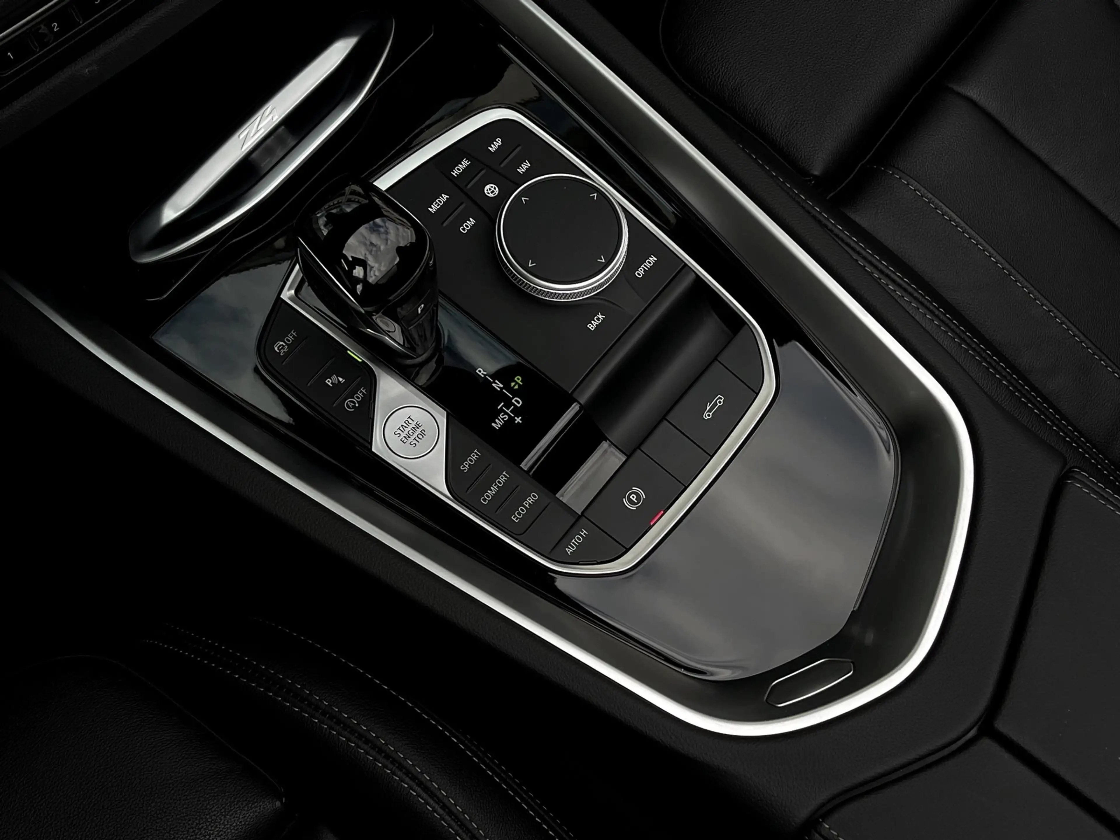BMW Z4 sDrive30i — photo 10