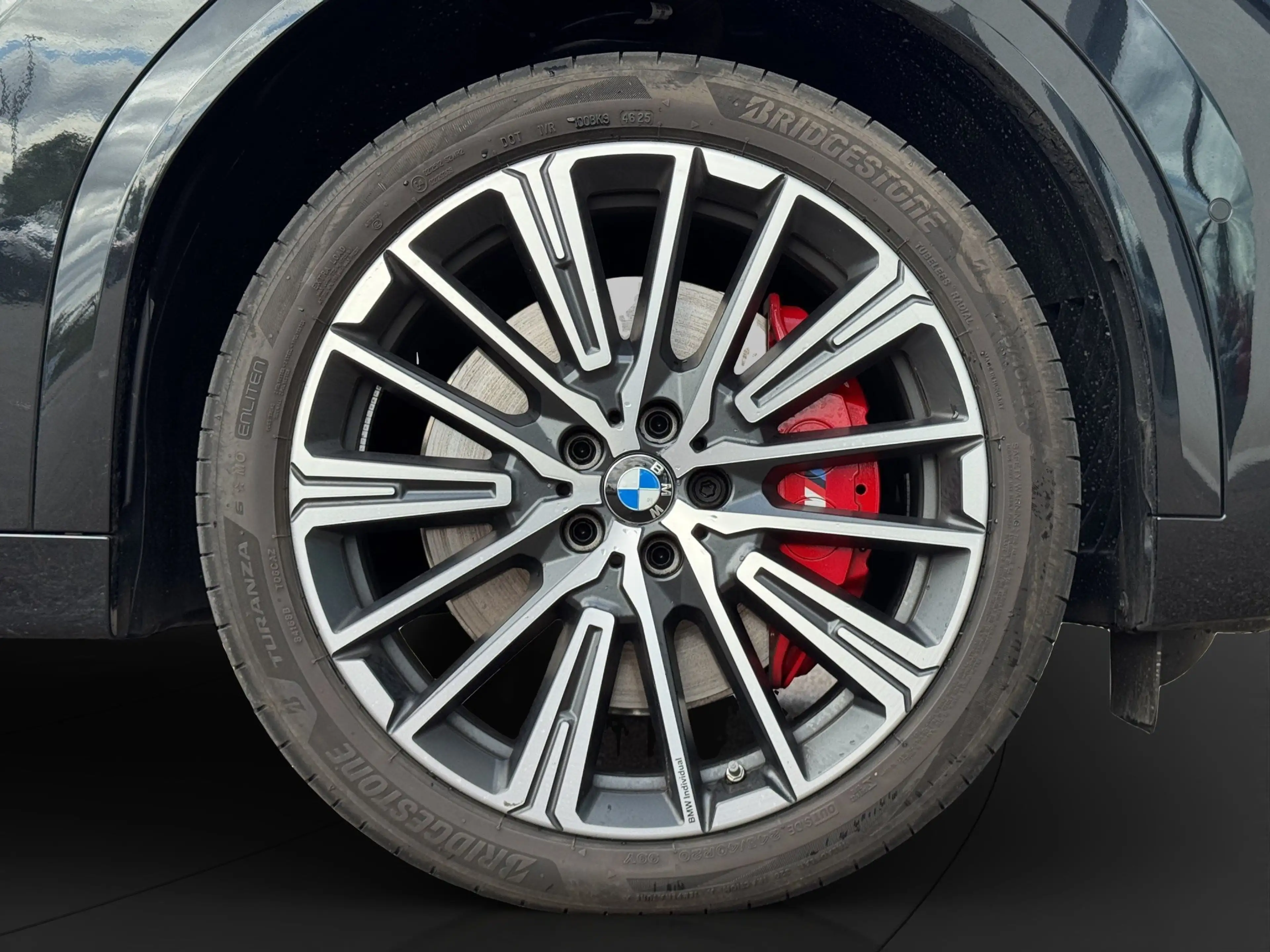 BMW iX2 30xDrive M Sport — photo 12