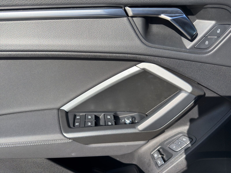 Audi Q3 45 TFSIe S line MATRIX PANO AHK — photo 13