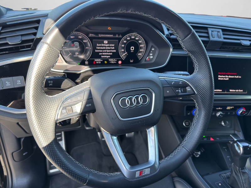 Audi Q3 45 TFSIe S line MATRIX PANO AHK — photo 9