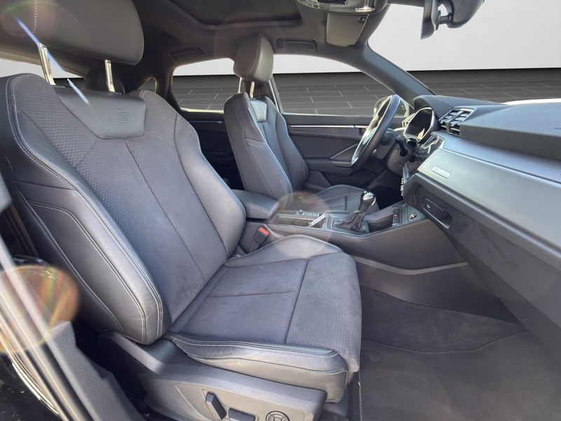 Audi Q3 45 TFSIe S line MATRIX PANO AHK — photo 4