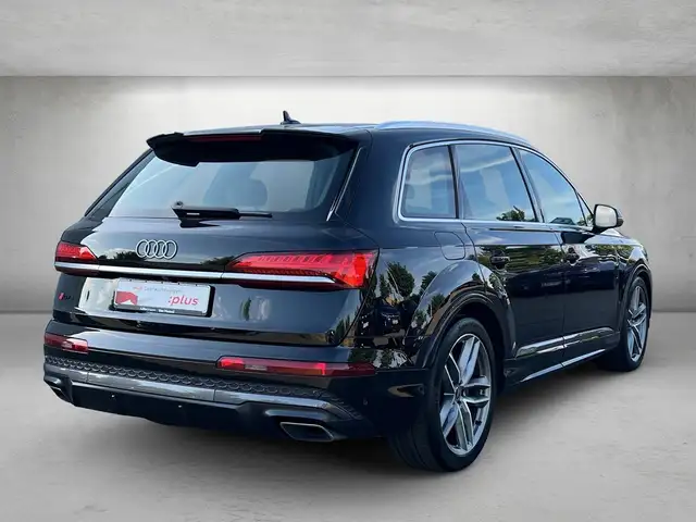 Audi Q7 view 3