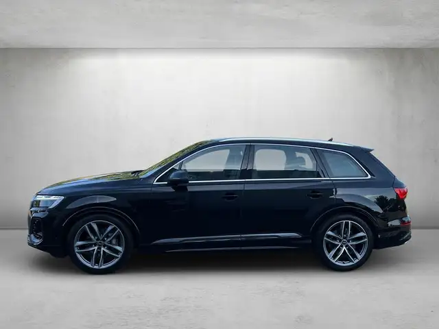 Audi Q7 view 2