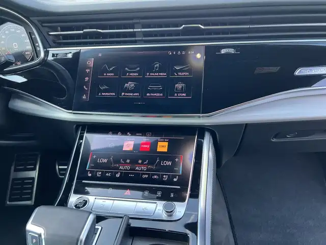 Audi Q7 view 11