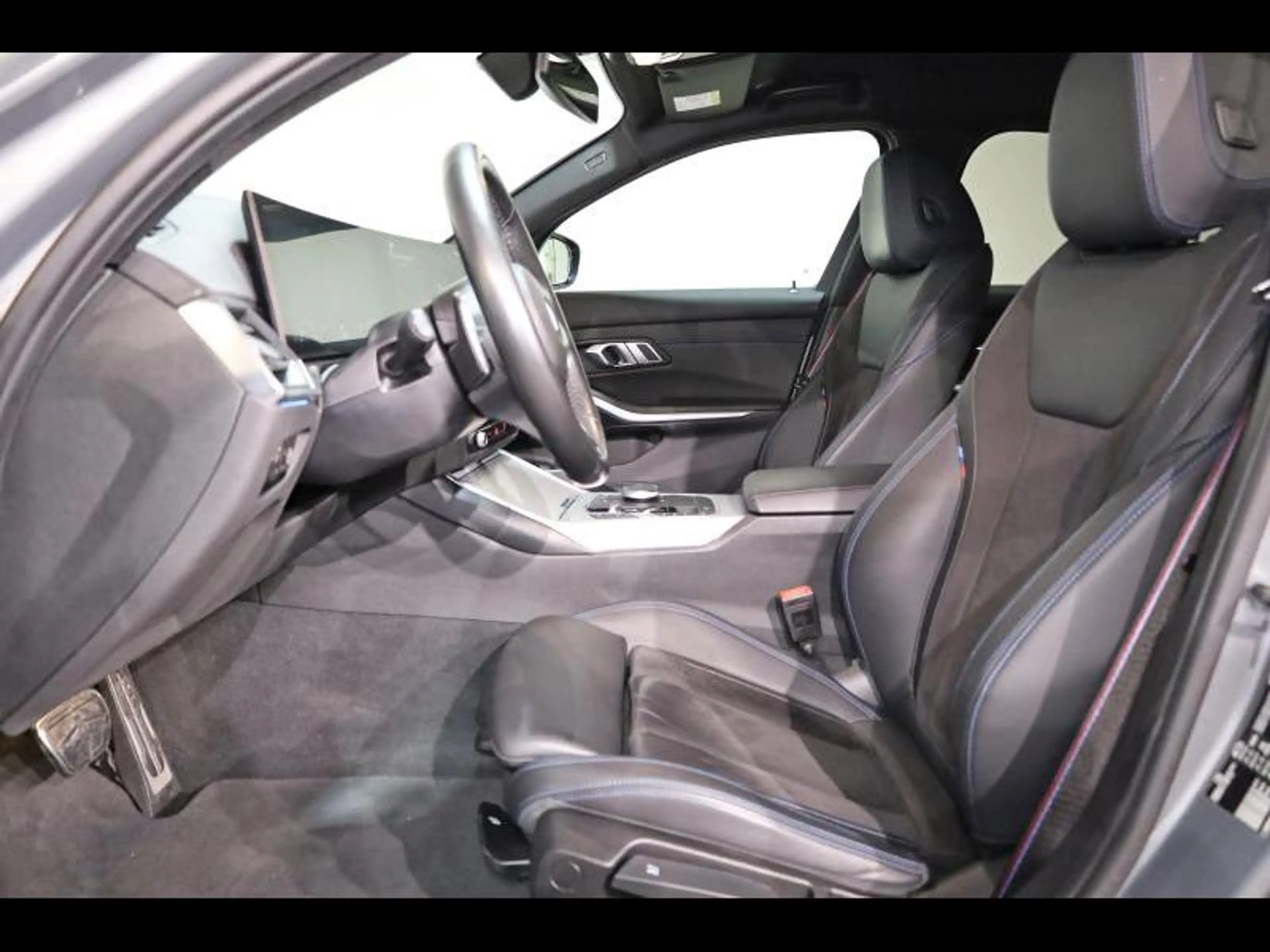 BMW 318 i Berline Kit M Sport — photo 10