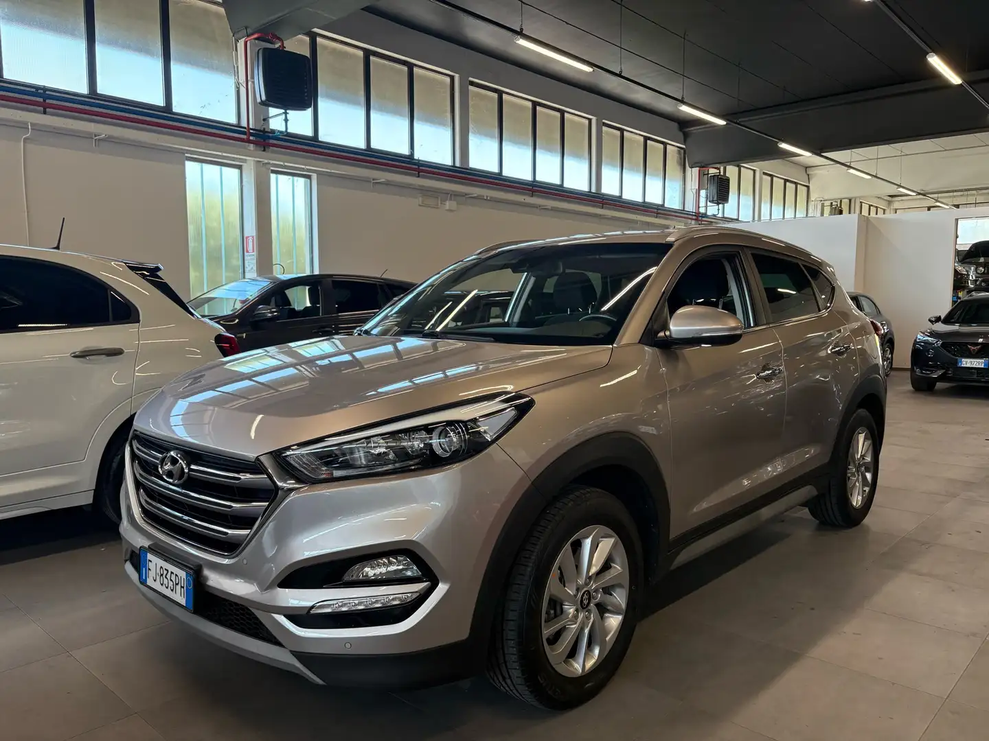 Hyundai TUCSON Tucson 1.7 crdi Xpossible 2wd 115cv Bronce - 1