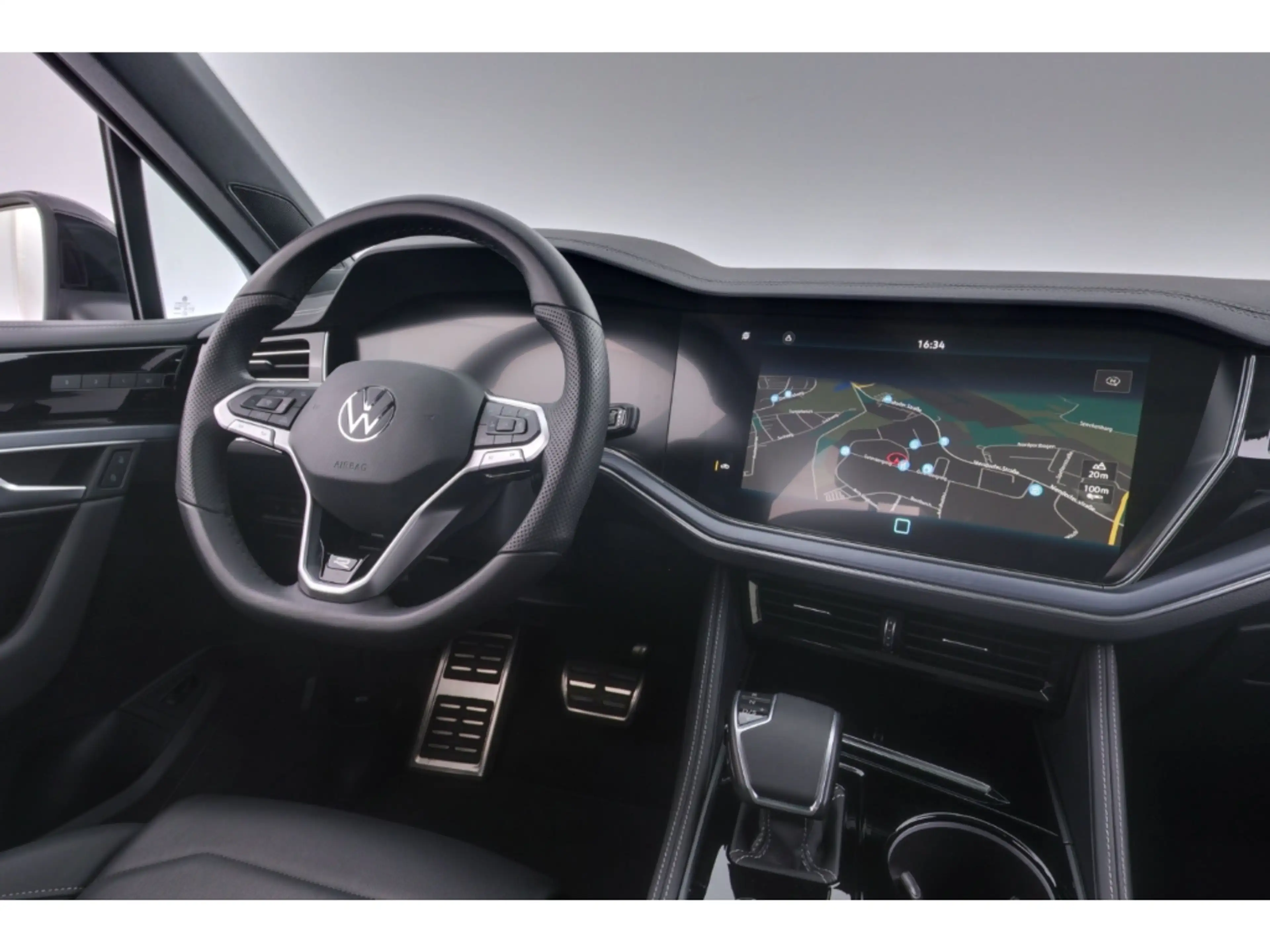 Volkswagen Touareg 3.0 V6TDI 4Motion DSG R-Line+LED+PANO — photo 12