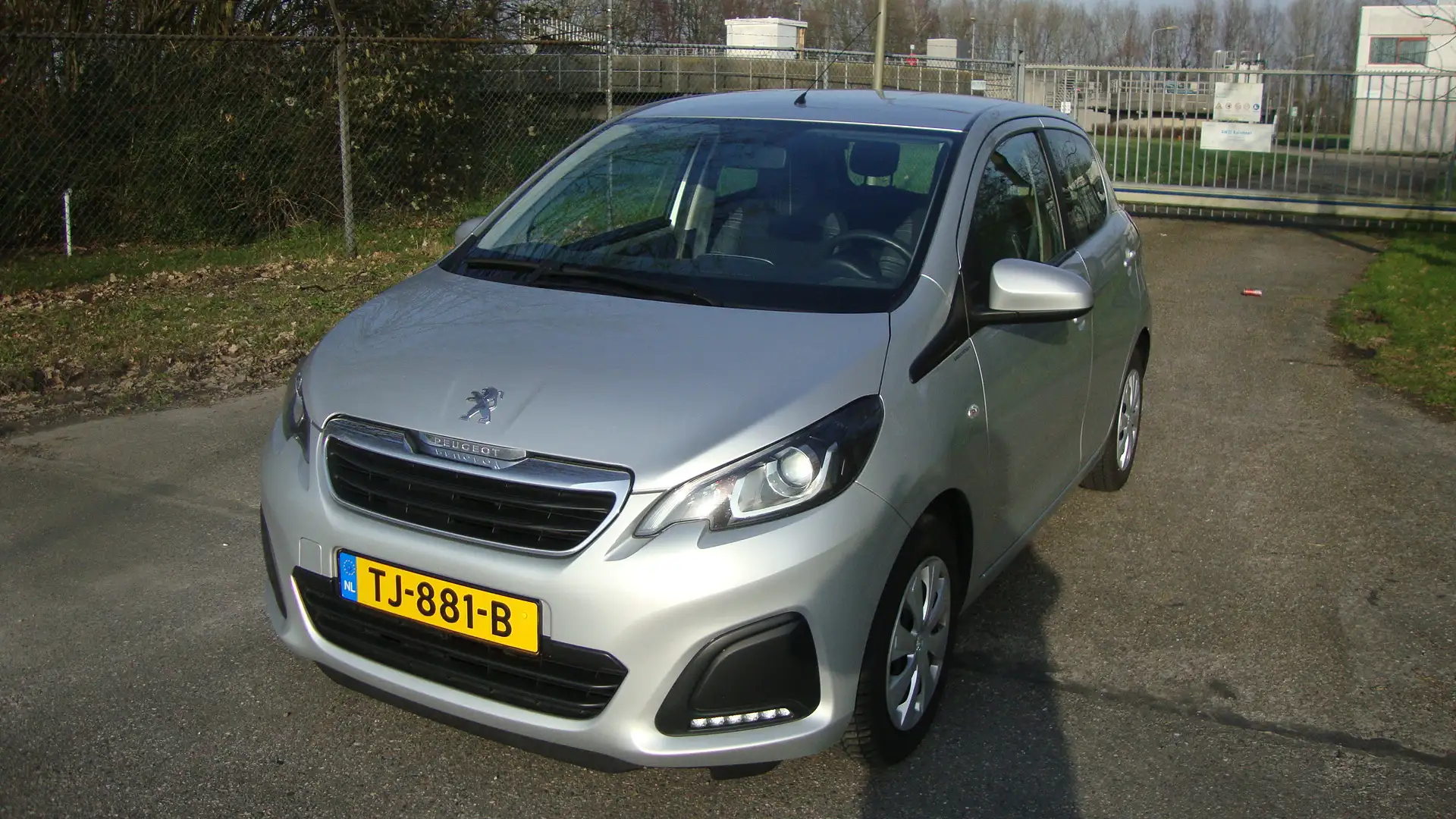 Peugeot 108 1.0 e-VTi 68pk 5D Active Gris - 1