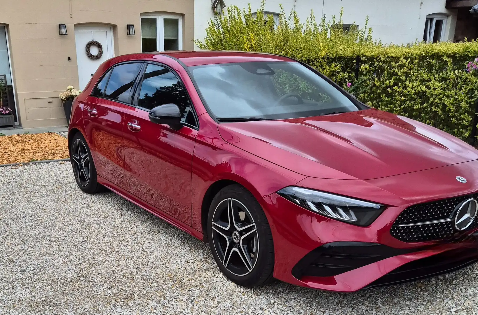 Mercedes-Benz A 180 Classe A "AMG Line" Rouge - 2