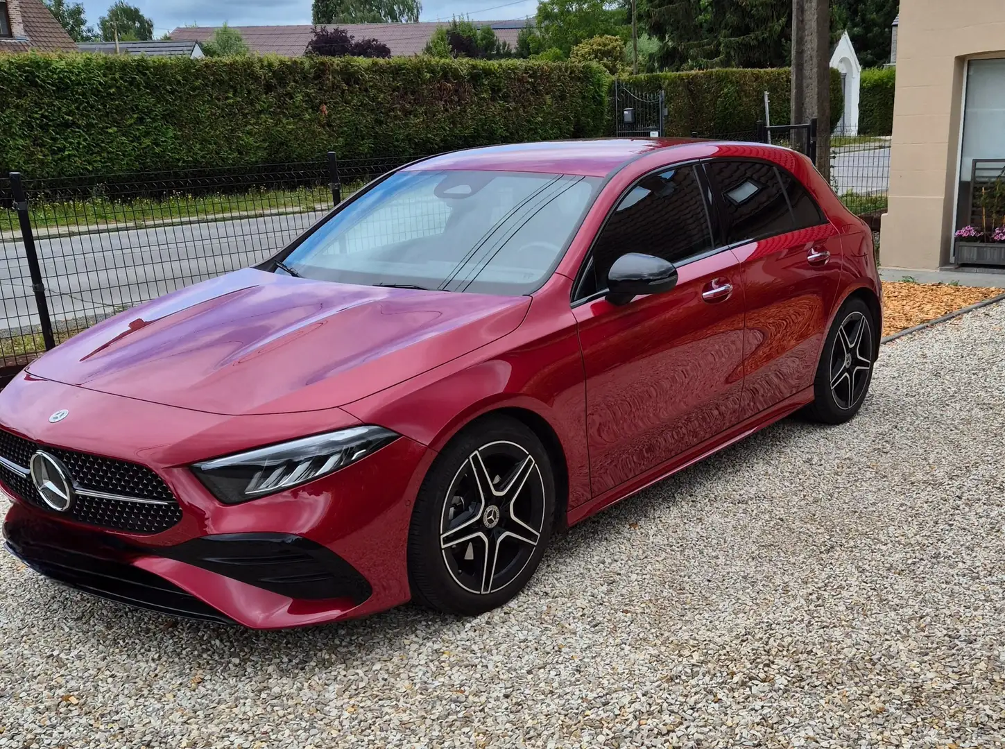 Mercedes-Benz A 180 Classe A "AMG Line" Rouge - 1
